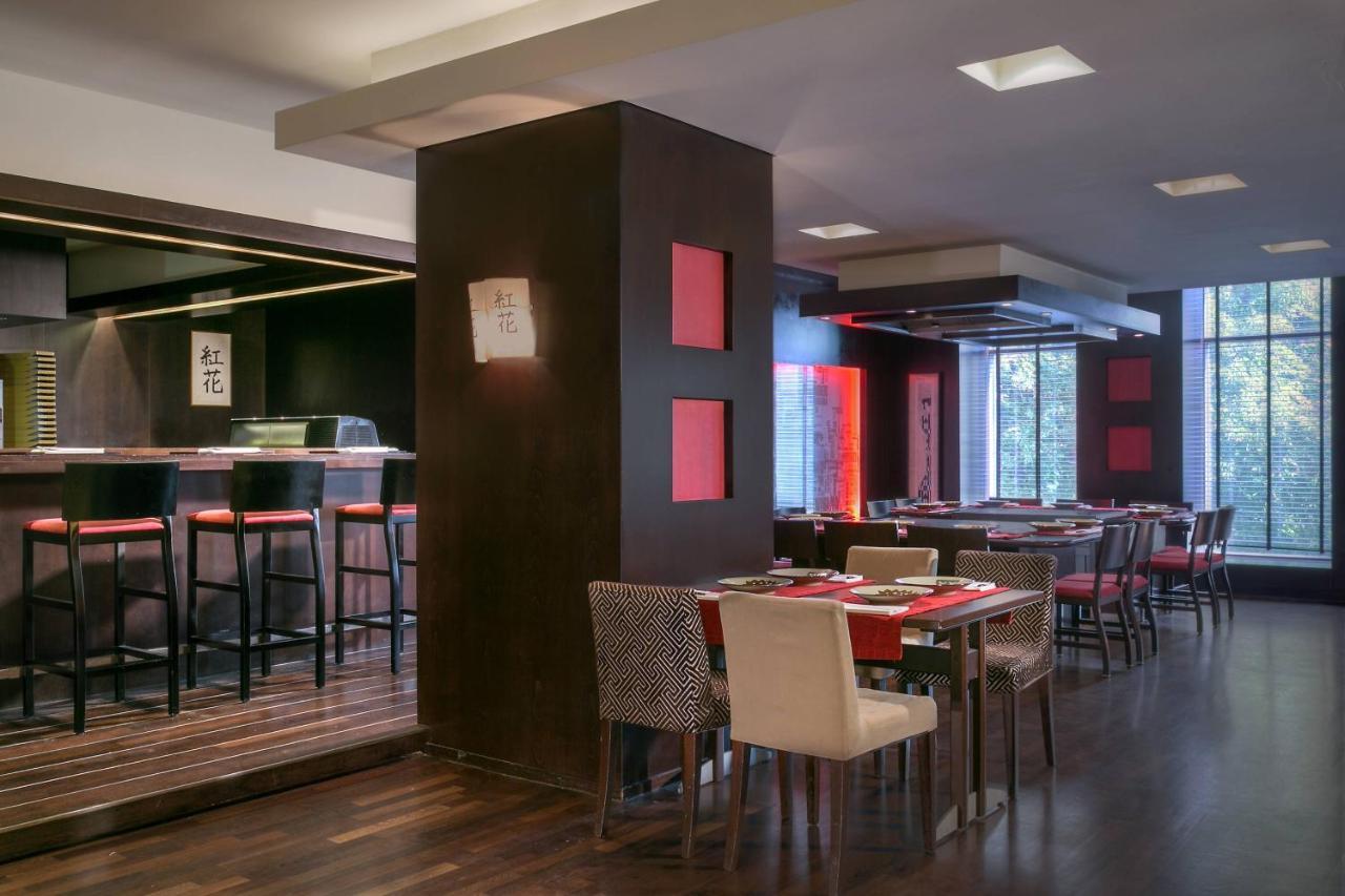 Sheraton Bucharest Hotel Kültér fotó Restaurant
