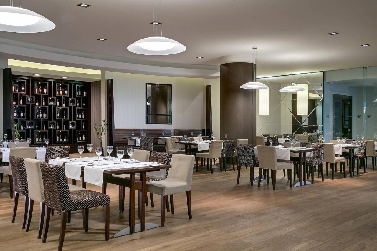 Sheraton Bucharest Hotel Kültér fotó Restaurant