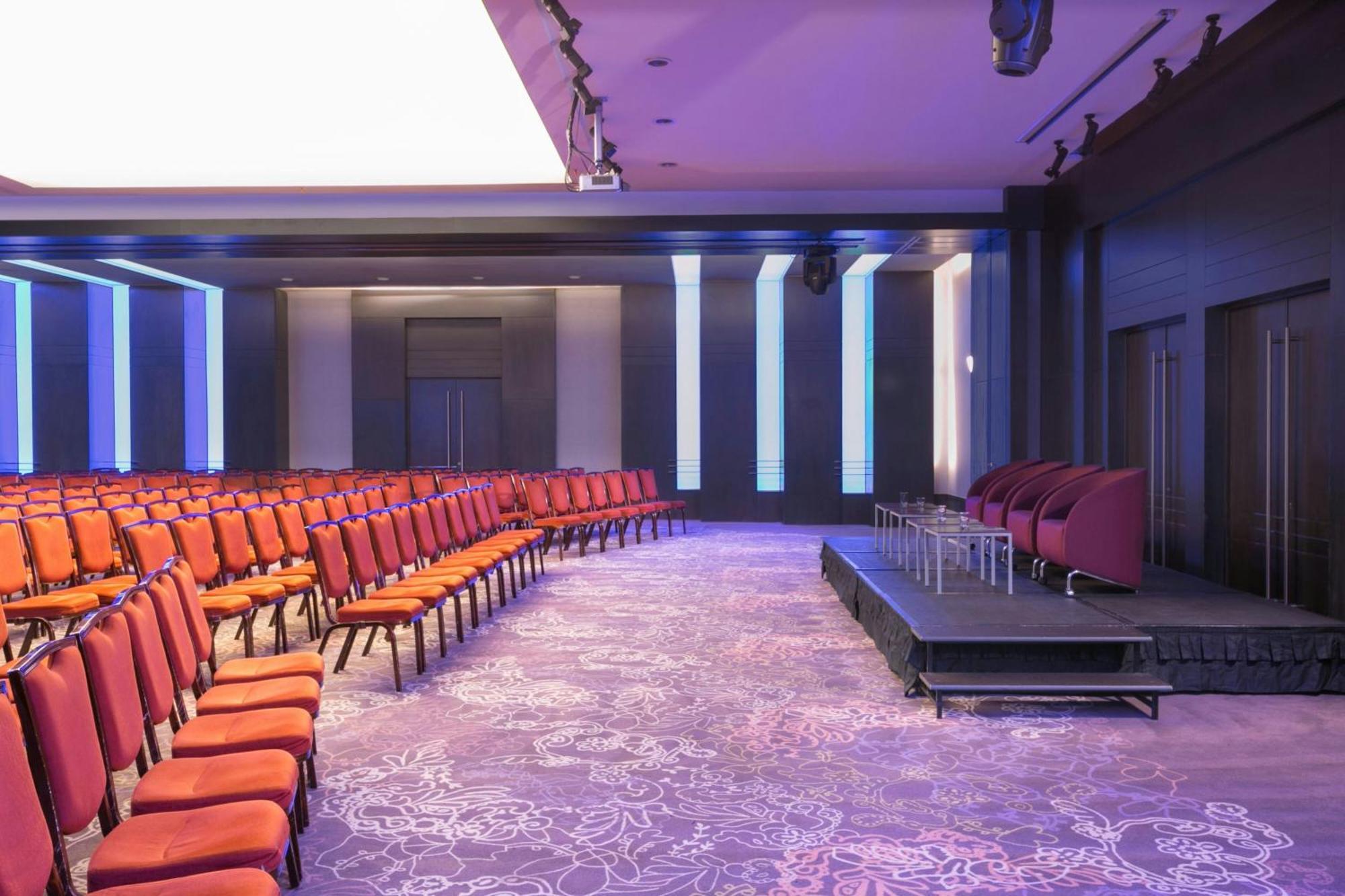 Sheraton Bucharest Hotel Kültér fotó The Auditorium