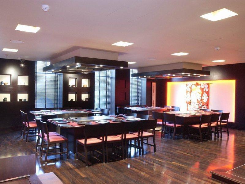 Sheraton Bucharest Hotel Kültér fotó Interior of a restaurant